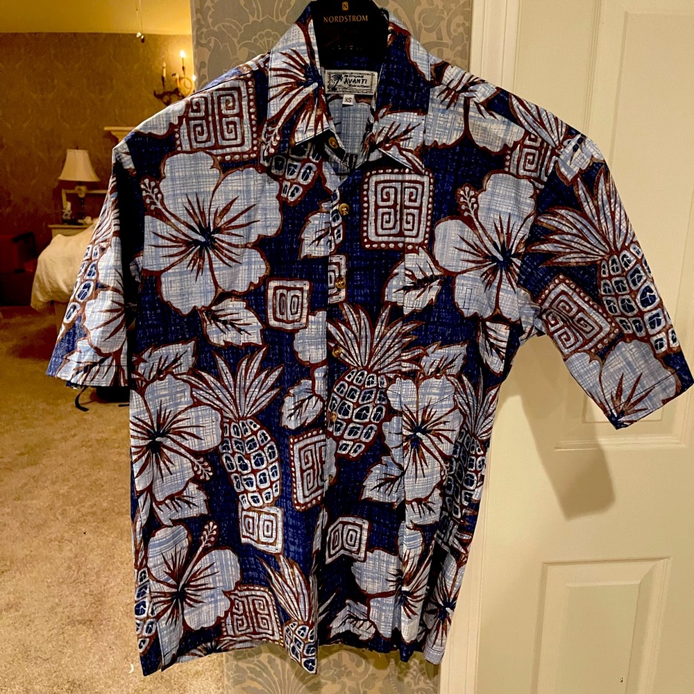 Avanti Hawaiian button down shirt